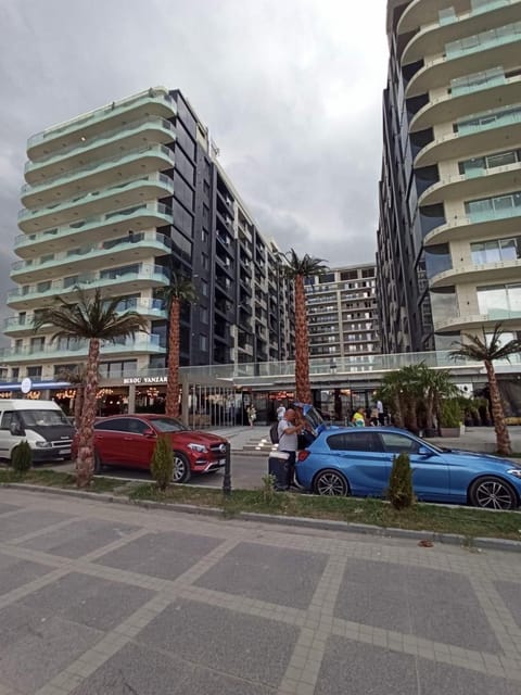 Property building, Facade/entrance, Location