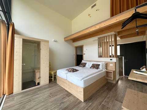 Sauna, Bedroom