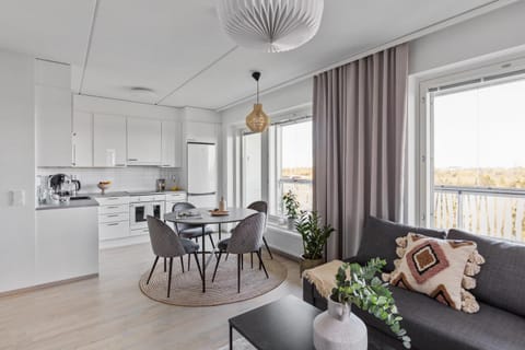 View (from property/room), Balcony/Terrace, Kitchen or kitchenette, Living room, Seating area, Dining area