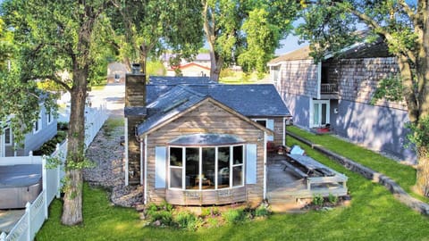 North Bay Retreat on West Lake Okoboji Villa in Spirit Lake