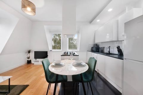 Roomy One bed loft apartment Apartment in East Hertfordshire District