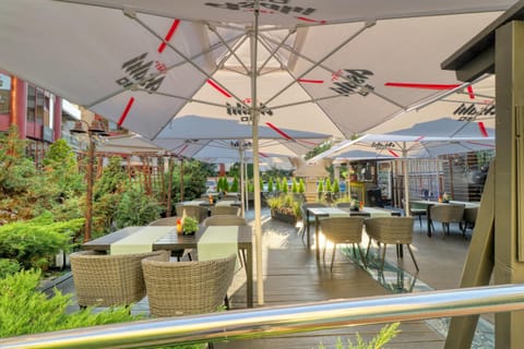Patio, Restaurant/places to eat, Day, Garden, Garden, Balcony/Terrace, Banquet/Function facilities, Garden view