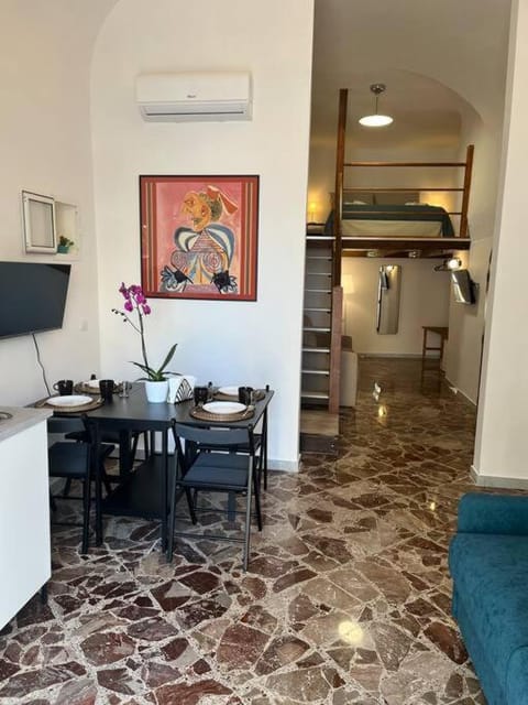 TV and multimedia, Kitchen or kitchenette, Seating area, Dining area, air conditioner