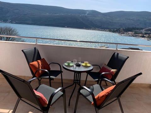Balcony/Terrace, Seating area, Sea view