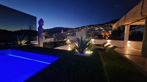 Mountain view, Pool view, Swimming pool, sunbed