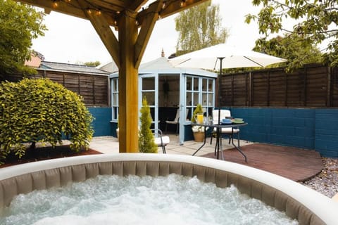 Beval Cottage House in Abergavenny