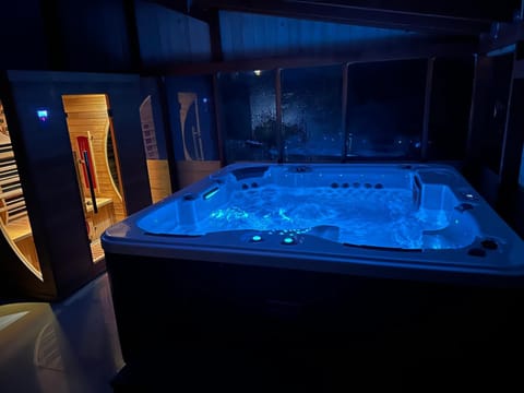 Property building, Spa and wellness centre/facilities