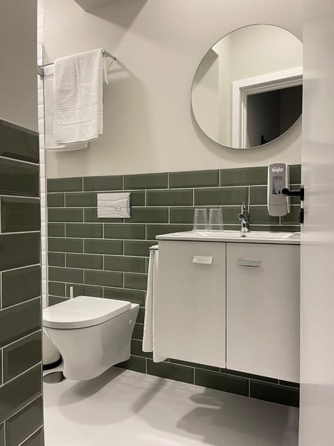 Toilet, Bathroom, towels