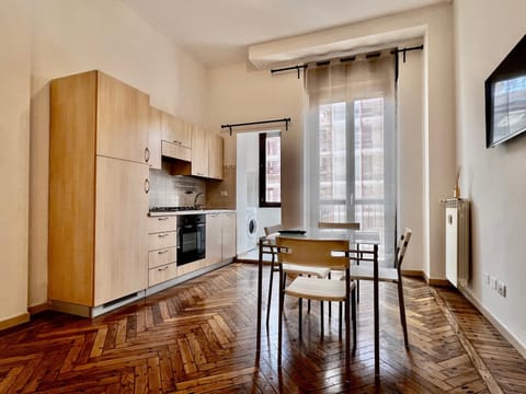 Kitchen or kitchenette, Seating area, Dining area, minibar, pet friendly, stove