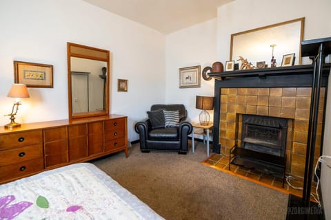 Parkside Paradise Elegant Victorian Home Just Steps from the Park Apartment in Homestead