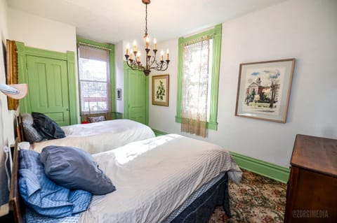 Parkside Paradise Elegant Victorian Home Just Steps from the Park Apartment in Homestead