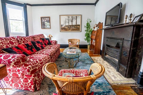 Parkside Paradise Elegant Victorian Home Just Steps from the Park Apartment in Homestead