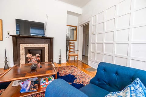 Step Back in Time Charming Victorian with Modern Amenities Apartment in Homestead