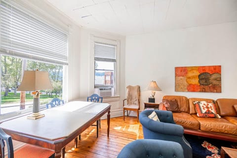 Step Back in Time Charming Victorian with Modern Amenities Apartment in Homestead