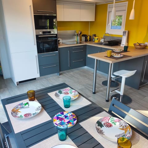 Le Colorful Chalet in Dinard