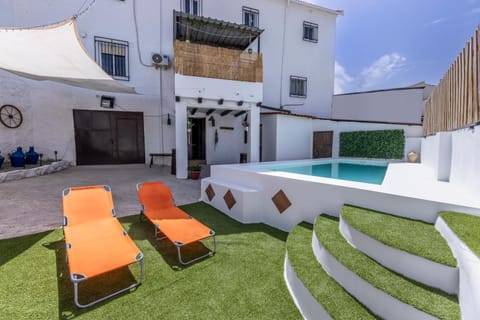 Property building, Patio, Off site, Day, Garden, Solarium, Balcony/Terrace, Pool view, Swimming pool, sunbed