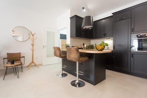 Kitchen or kitchenette, Food and drinks, Dining area, Food, minibar, pet friendly