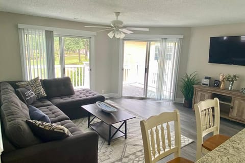 TV and multimedia, Living room, Seating area, fireplace
