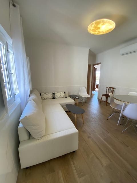 TV and multimedia, Living room, Seating area, Dining area, internet