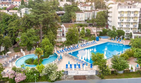 Property building, Bird's eye view, Swimming pool, Swimming pool, Location