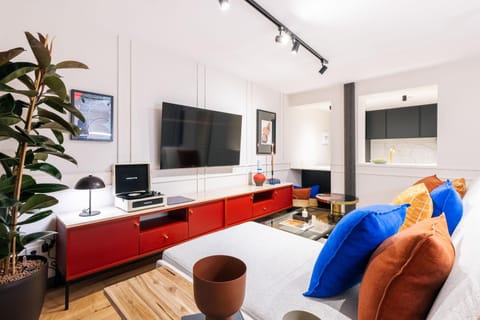 Communal lounge/ TV room, TV and multimedia, Living room