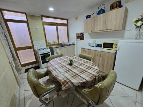 microwave, toaster, kitchen