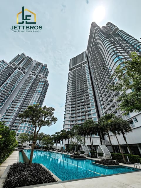 Property building, Day, Pool view, Swimming pool