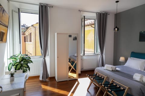 Bed, Living room, Photo of the whole room, Seating area, Bedroom, internet, towels, wardrobe