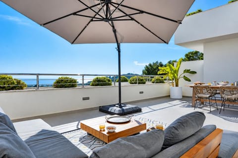 Balcony/Terrace, Seating area, Dining area, Sea view