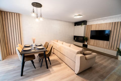 TV and multimedia, Living room, Seating area, Dining area, Evening entertainment
