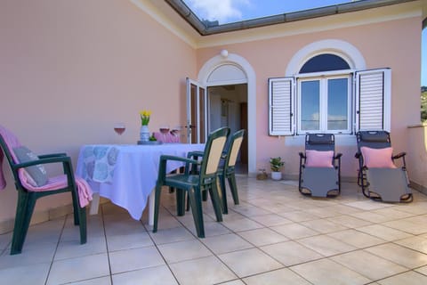 Balcony/Terrace, Dining area, sunbed
