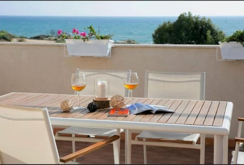 Natural landscape, Balcony/Terrace, Balcony/Terrace, Dining area, Sea view