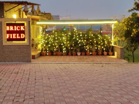 Property building, Facade/entrance, Garden