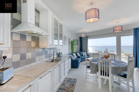 Natural landscape, Kitchen or kitchenette, Living room, Seating area, Dining area, Sea view