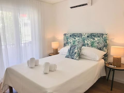 Bedroom, air conditioner