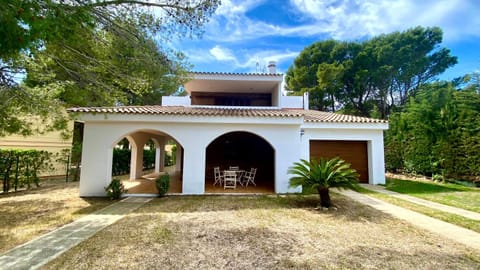 Property building, Day, Garden, Garden, Garden view