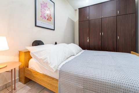 Bed, Photo of the whole room, Bedroom, hair dresser, wardrobe