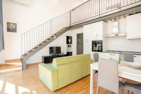 TV and multimedia, Kitchen or kitchenette, Living room, Dining area, minibar, pet friendly