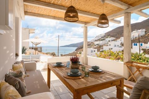 Day, Natural landscape, View (from property/room), Balcony/Terrace, Seating area, Dining area, Mountain view, Sea view