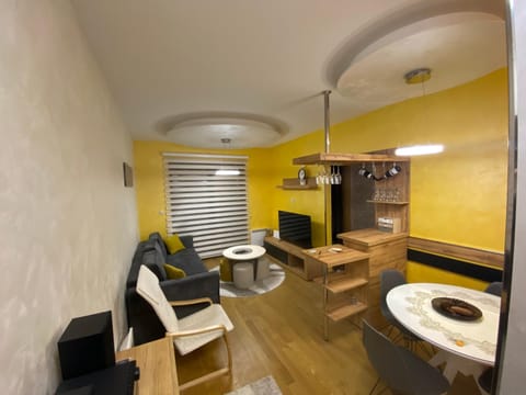 Kitchen or kitchenette, Living room, Seating area, Dining area