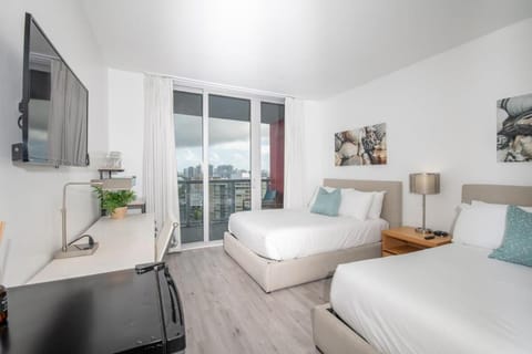 Spectacular View wBalcony Pool Inn in Hallandale Beach