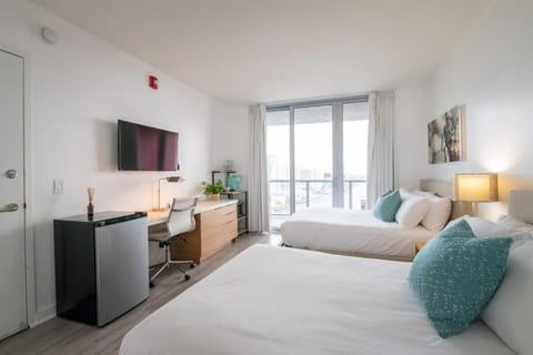 Spectacular View wBalcony Pool Inn in Hallandale Beach