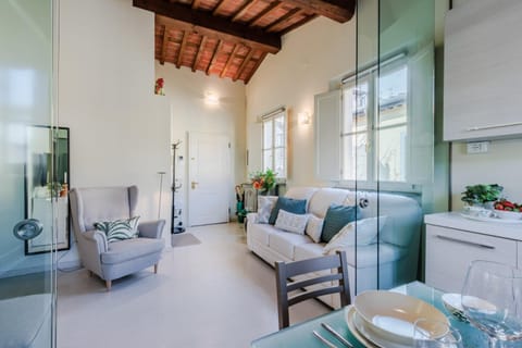 Helene Smart Flat with Elevator inside Lucca Apartment in Capannori