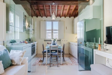Helene Smart Flat with Elevator inside Lucca Apartment in Capannori