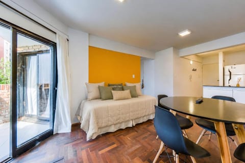Bed, Dining area