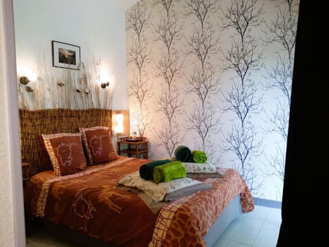 Shower, Toilet, Bed, Natural landscape, Bathroom, Photo of the whole room, Bedroom, Sunrise, Sunset, towels