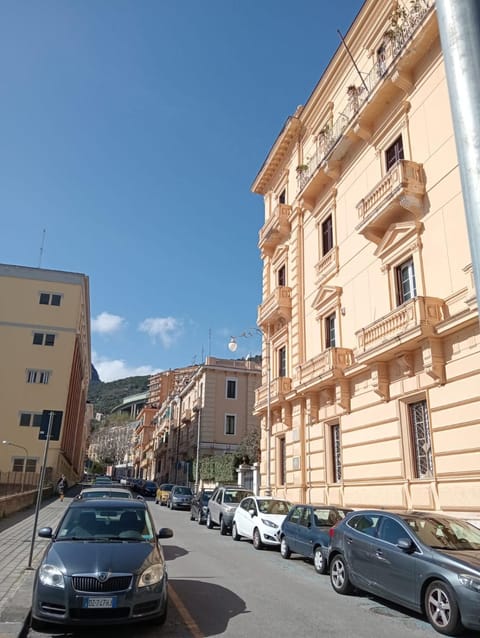 Property building, Neighbourhood