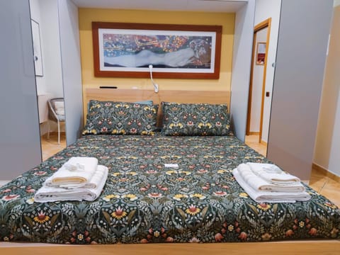 Bedroom, air conditioner