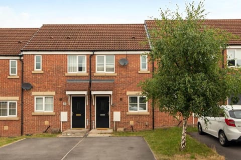 Property building, Day, Neighbourhood, Street view, Parking