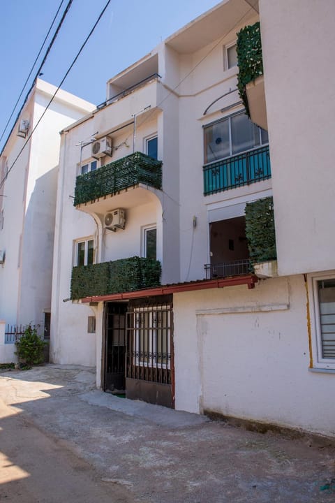 Property building, Day, Neighbourhood, View (from property/room), Balcony/Terrace, Street view